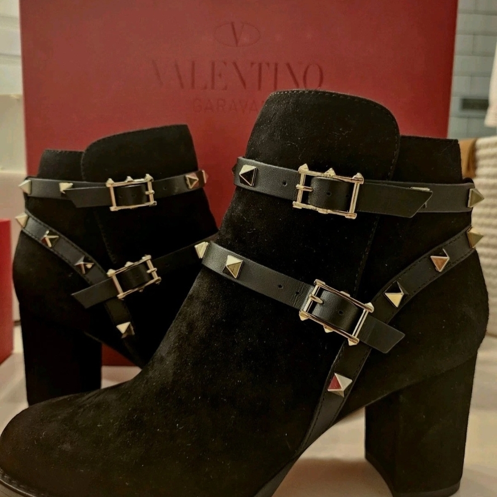 Valentino Rockstud City Black Suede Studded Ankle Block Heel Boot Bootie 35.5